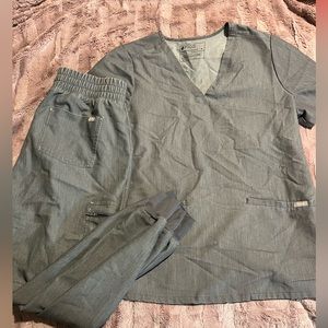 Figs scrubs Graphite Medium petite set